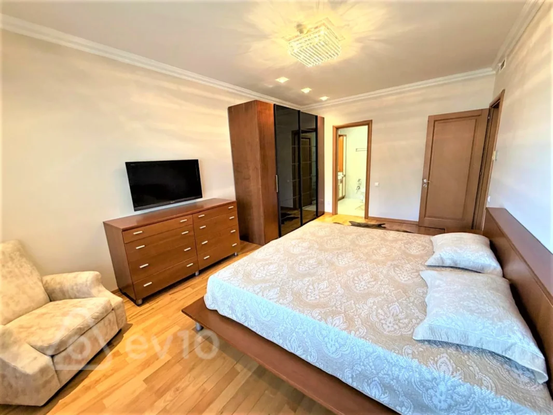 Kirayə verilir 4 otaqlı yeni tikili 170 m²