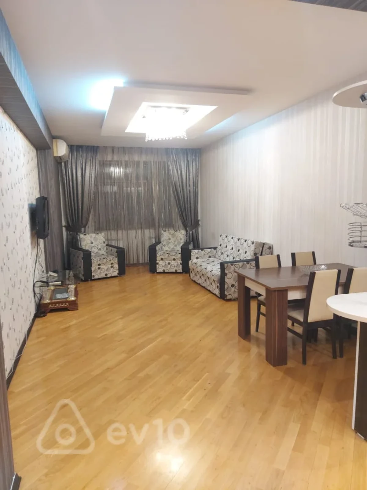 Kirayə verilir 2 otaqlı yeni tikili 65 m²