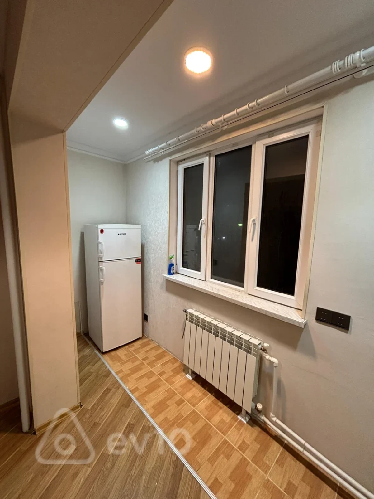 Kirayə verilir 2 otaqlı köhnə tikili 80 m²