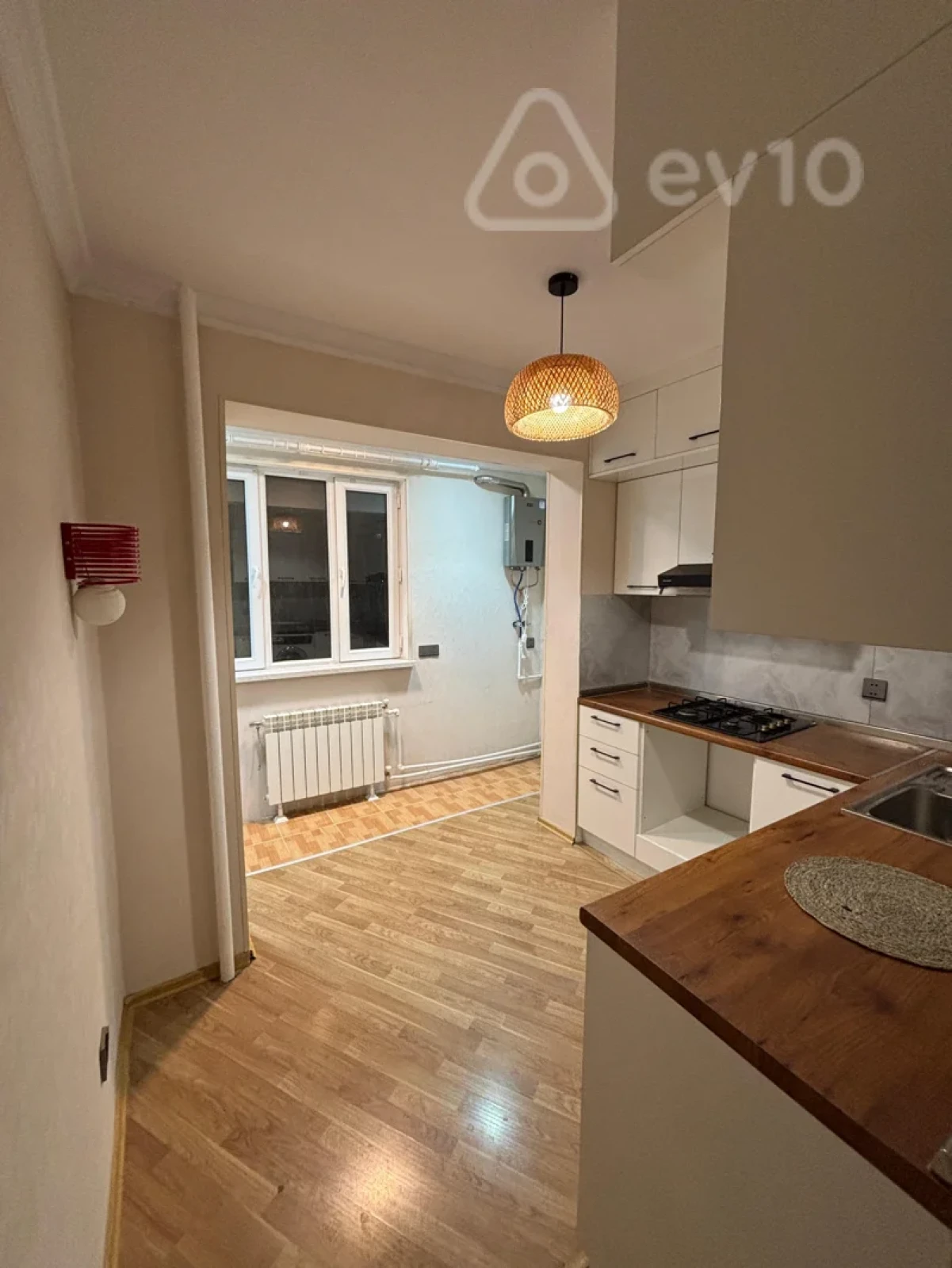 Kirayə verilir 2 otaqlı köhnə tikili 80 m²