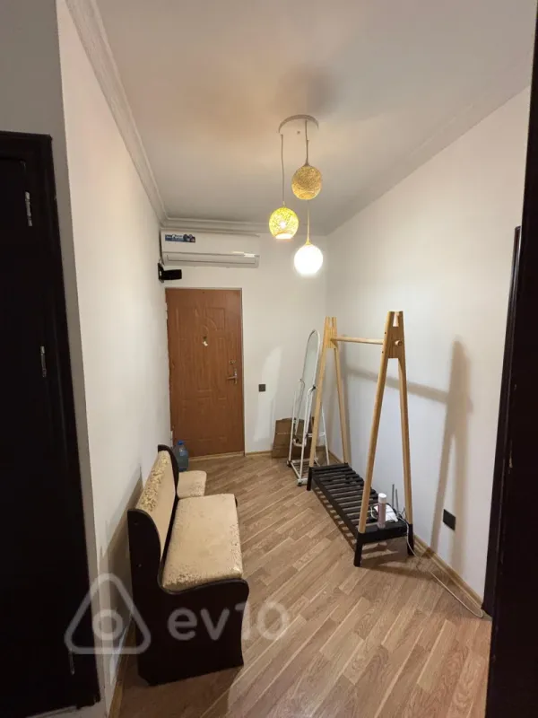 Kirayə verilir 2 otaqlı köhnə tikili 80 m²