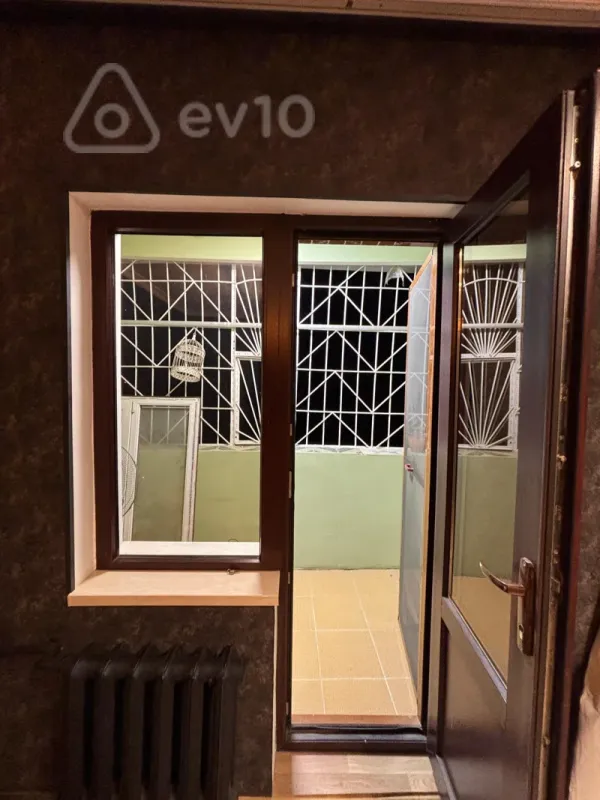 Kirayə verilir 2 otaqlı köhnə tikili 80 m²