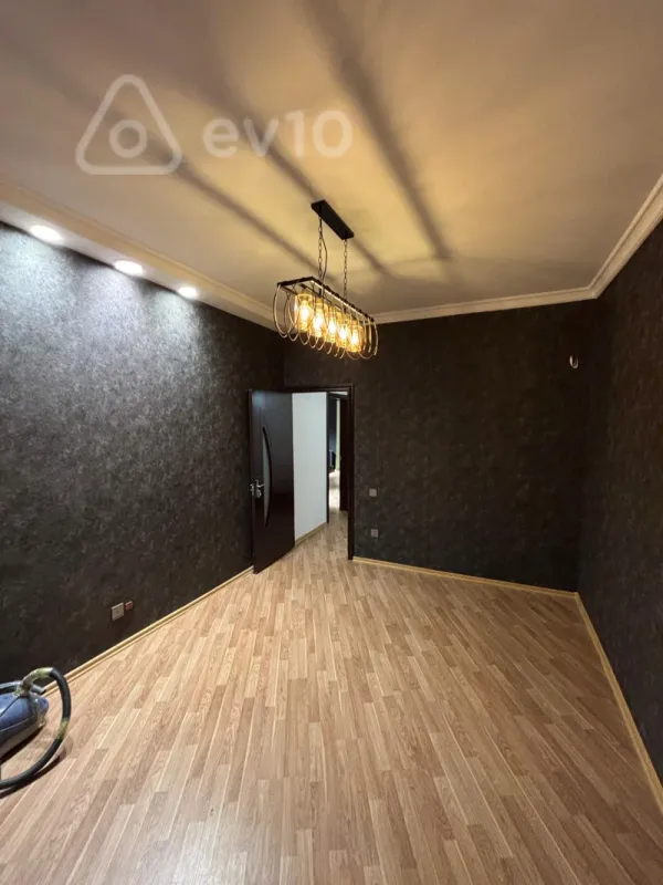 Kirayə verilir 2 otaqlı köhnə tikili 80 m²