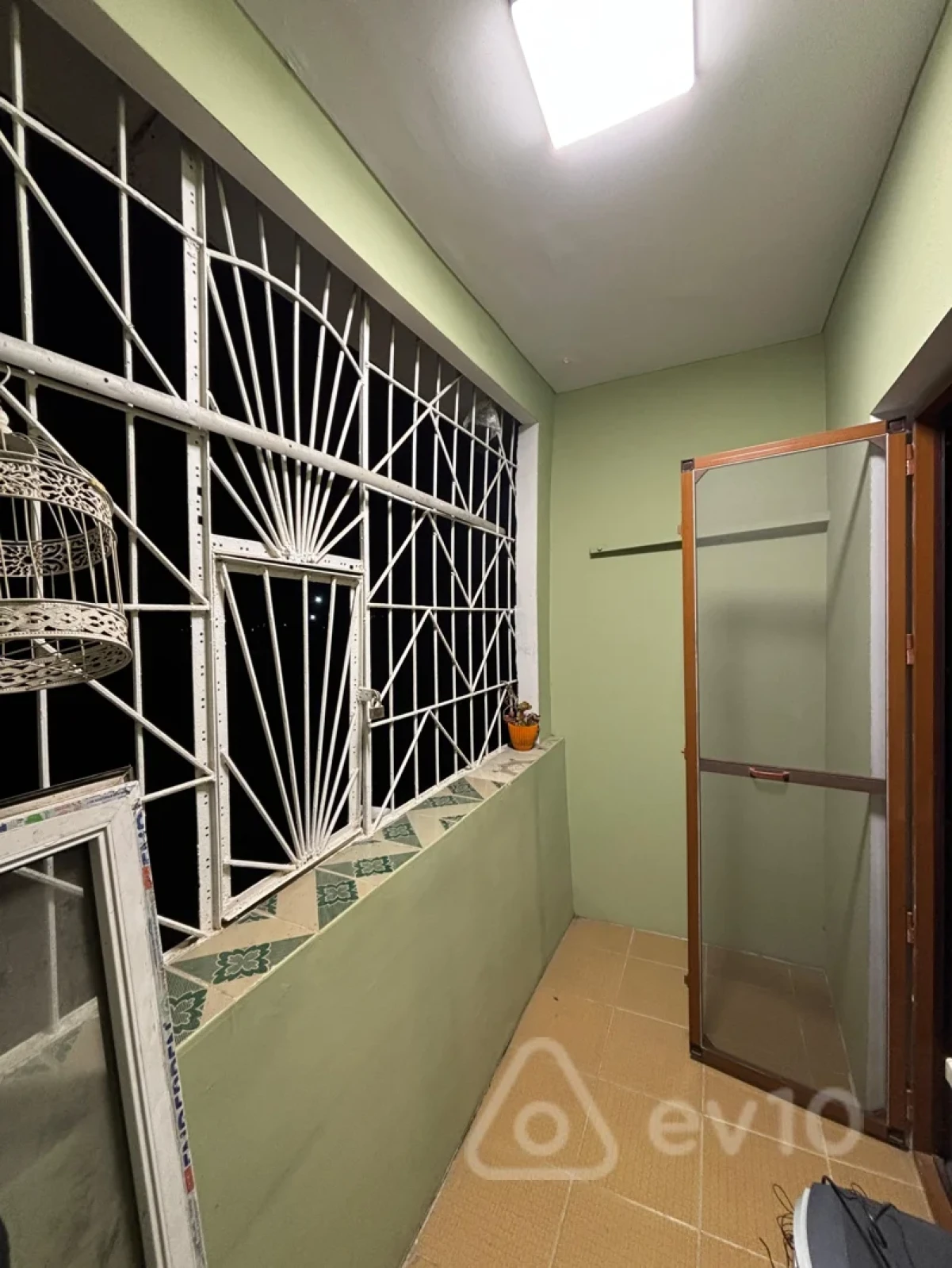 Kirayə verilir 2 otaqlı köhnə tikili 80 m²