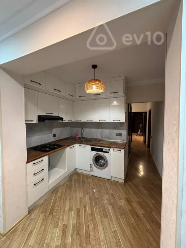 Kirayə verilir 2 otaqlı köhnə tikili 80 m²