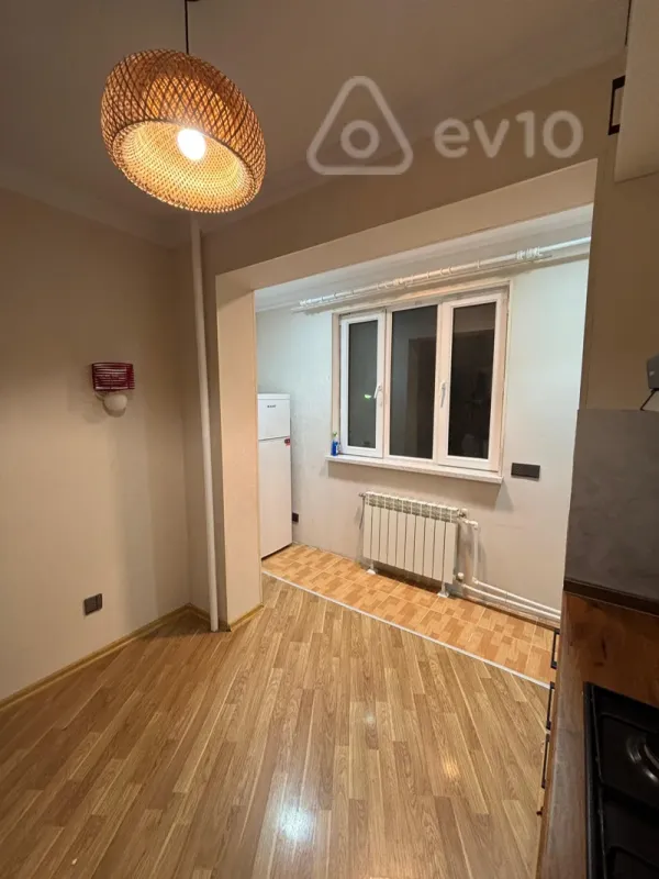 Kirayə verilir 2 otaqlı köhnə tikili 80 m²