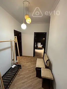 Kirayə verilir 2 otaqlı köhnə tikili 80 m²