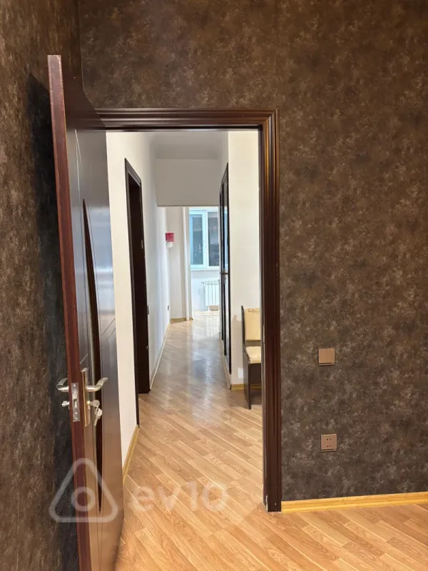 Kirayə verilir 2 otaqlı köhnə tikili 80 m²