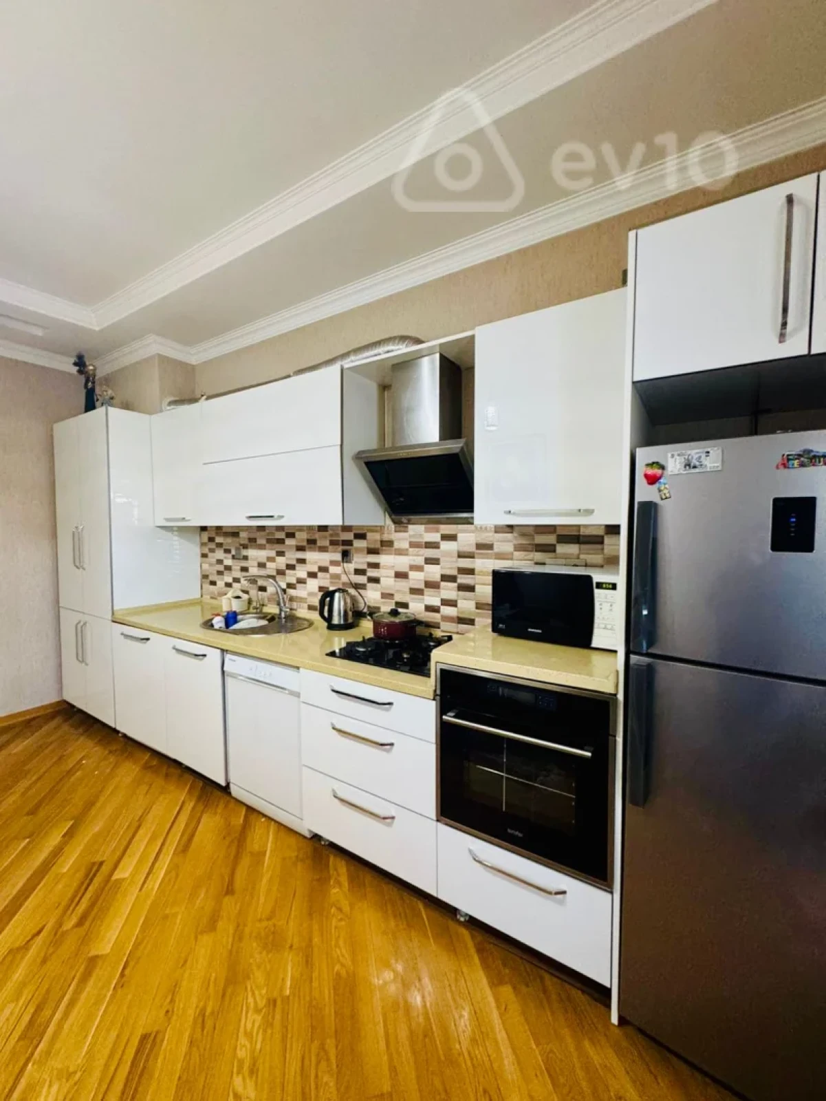 Kirayə verilir 3 otaqlı yeni tikili 123 m²