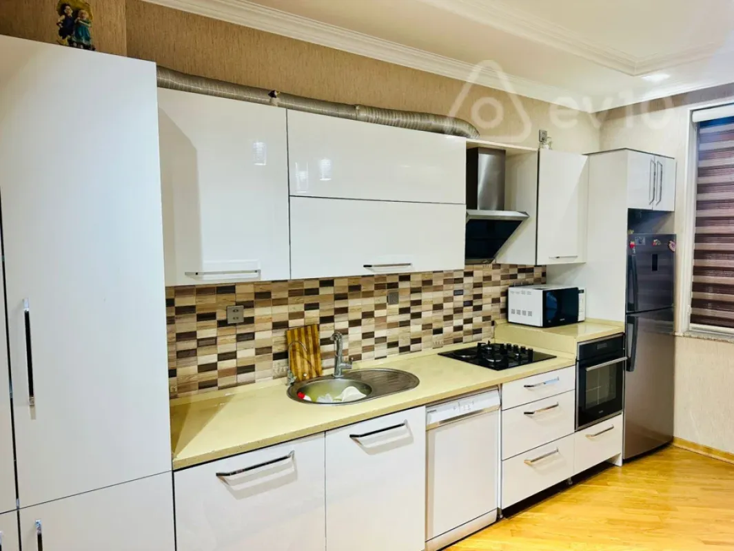 Kirayə verilir 3 otaqlı yeni tikili 123 m²