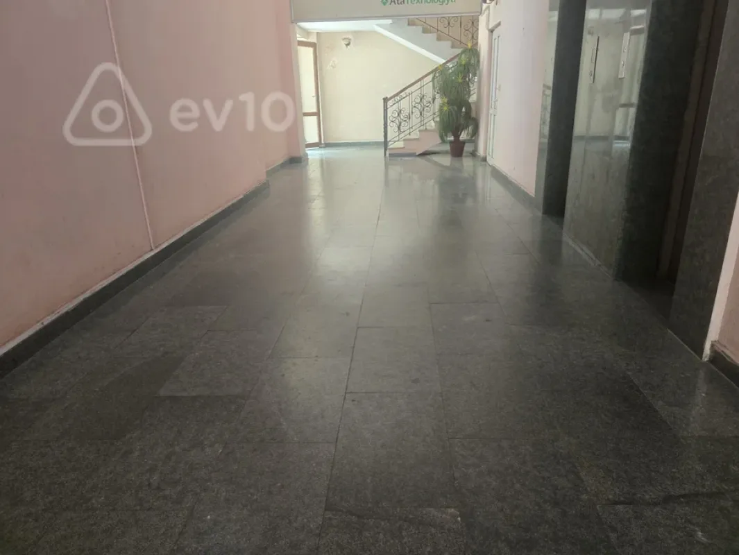 Satılır mənzil 676 m²