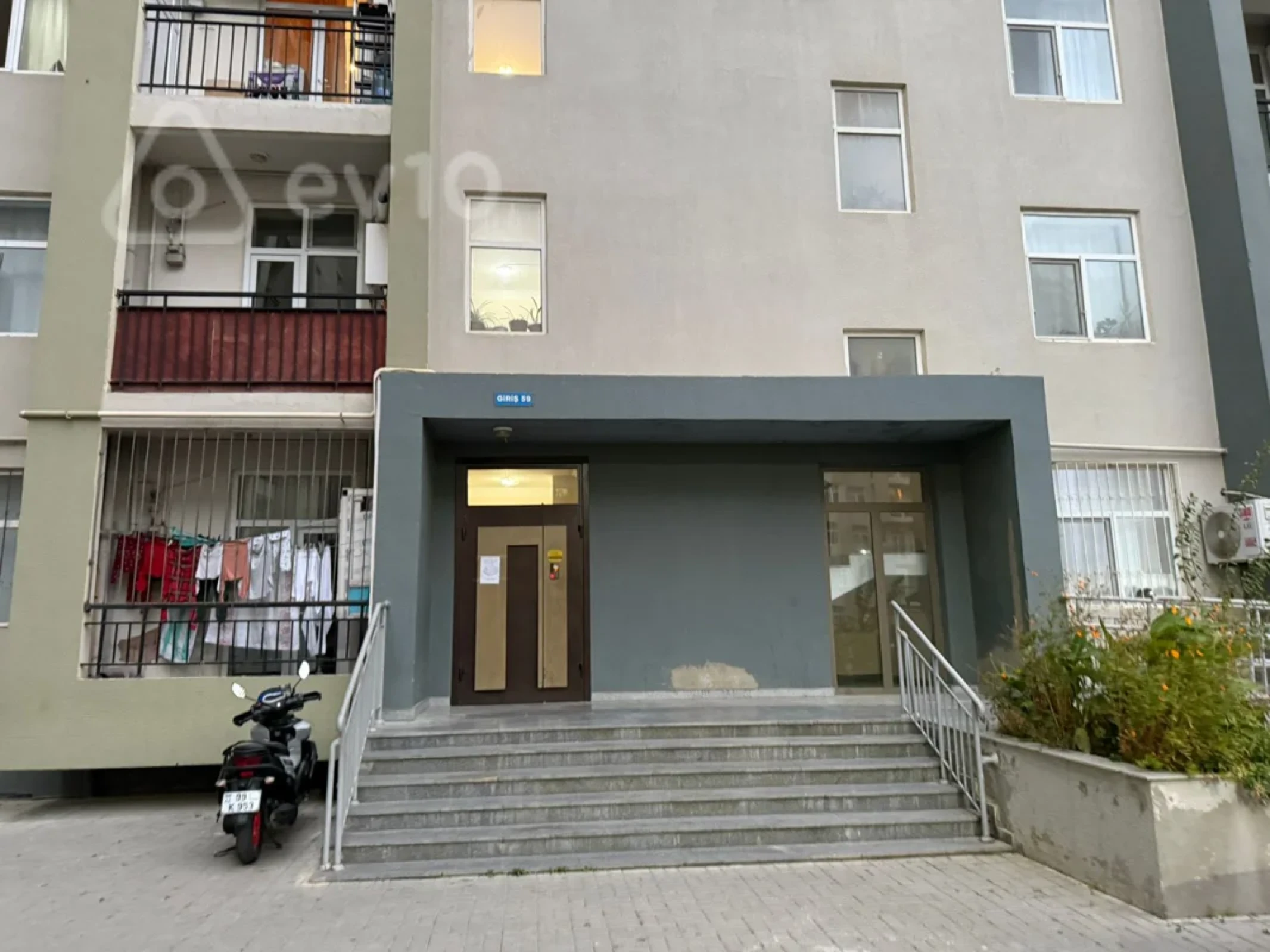 Satılır 2 otaqlı yeni tikili 60 m²