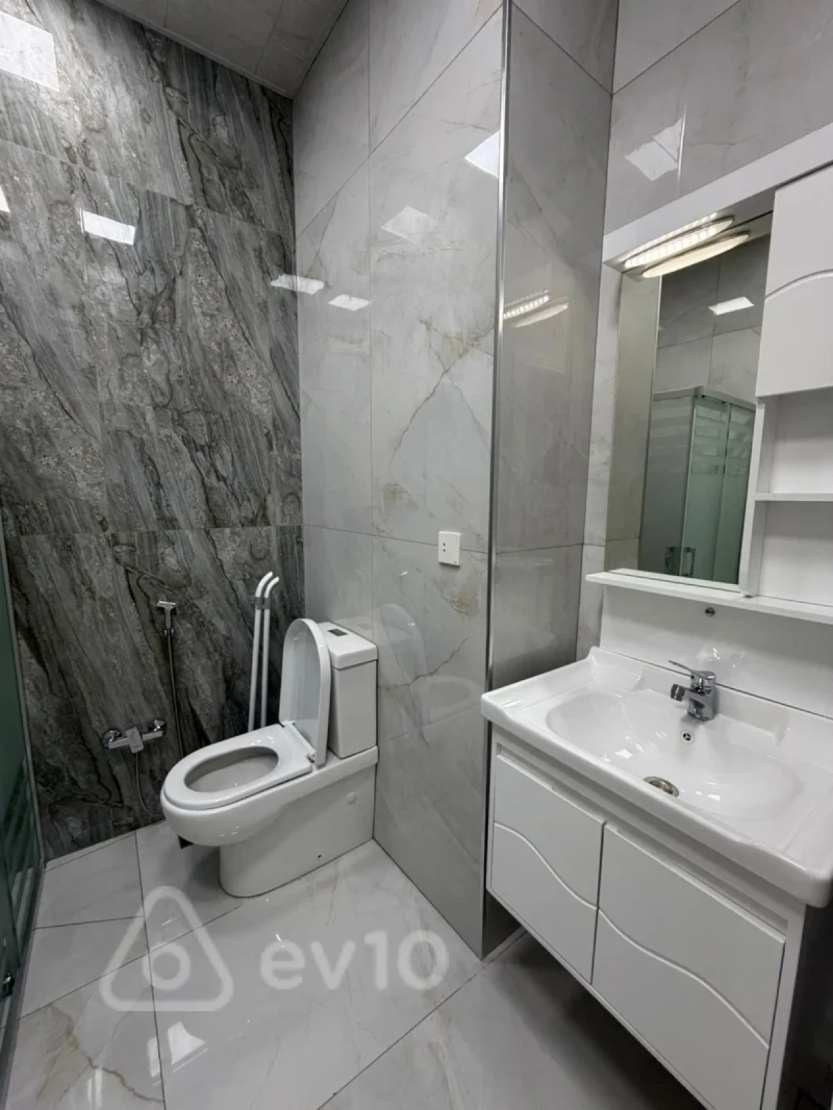 Kirayə verilir 2 otaqlı yeni tikili 62 m²