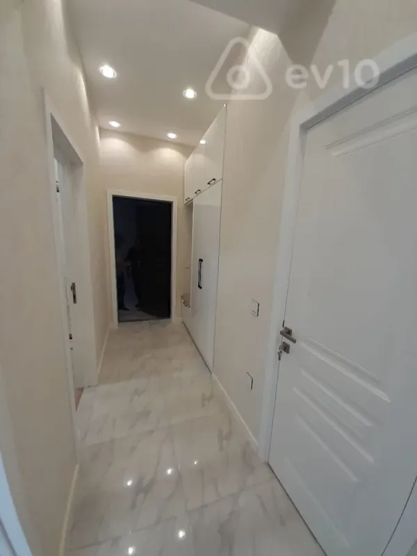 Kirayə verilir 3 otaqlı yeni tikili 70 m²