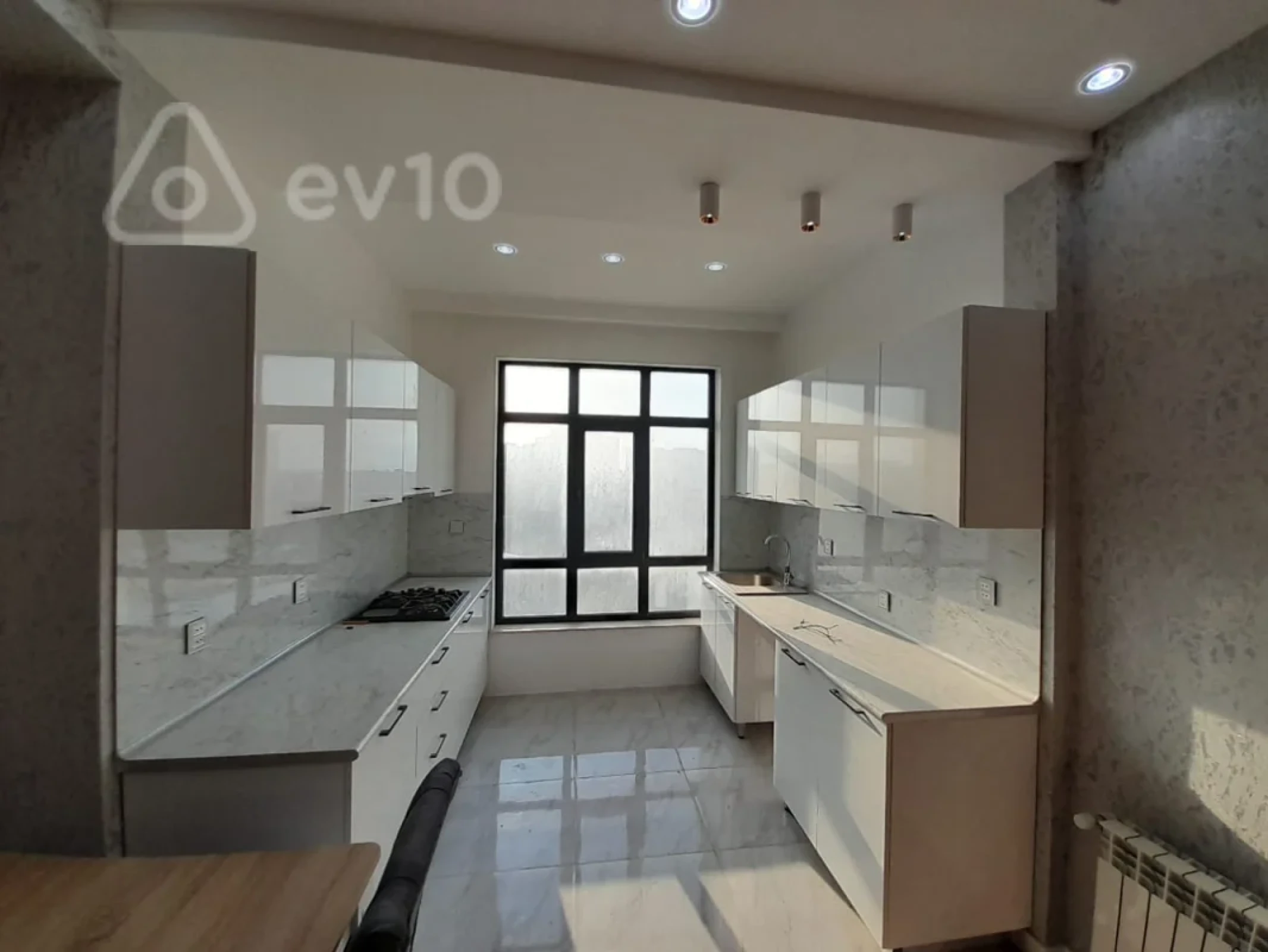 Kirayə verilir 3 otaqlı yeni tikili 70 m²