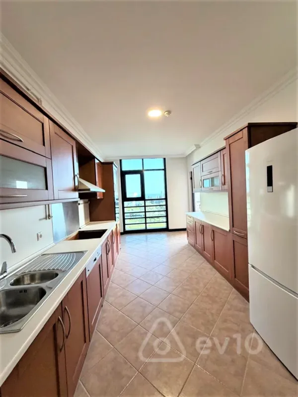 Satılır 4 otaqlı yeni tikili 183 m²