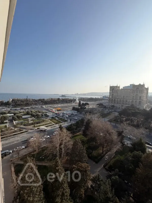 Satılır 4 otaqlı yeni tikili 183 m²