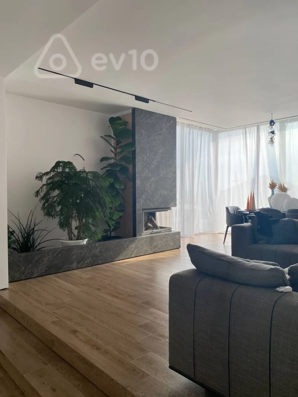 Satılır 7 otaqlı həyət evi 350 m²