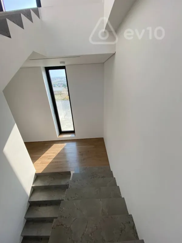 Satılır 7 otaqlı həyət evi 350 m²