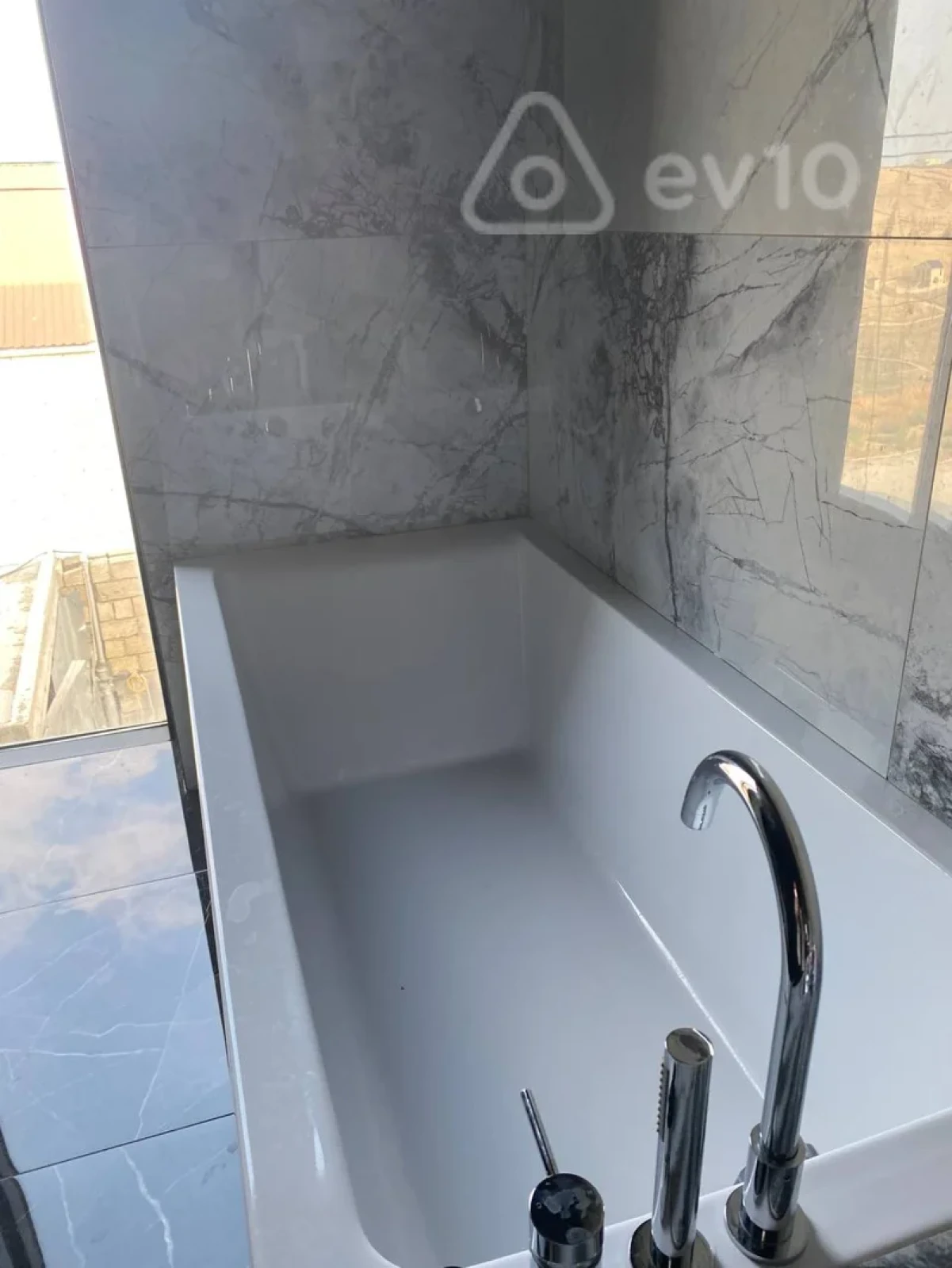 Satılır 7 otaqlı həyət evi 350 m²