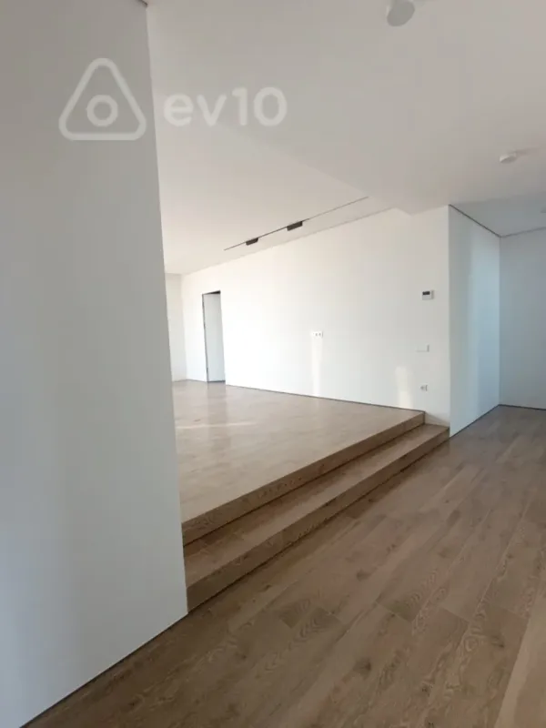 Satılır 7 otaqlı həyət evi 350 m²