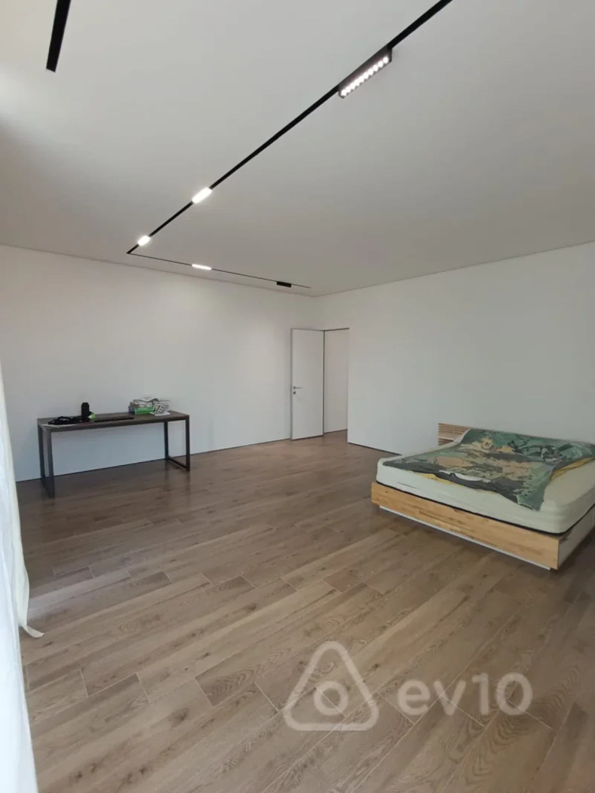 Satılır 7 otaqlı həyət evi 350 m²