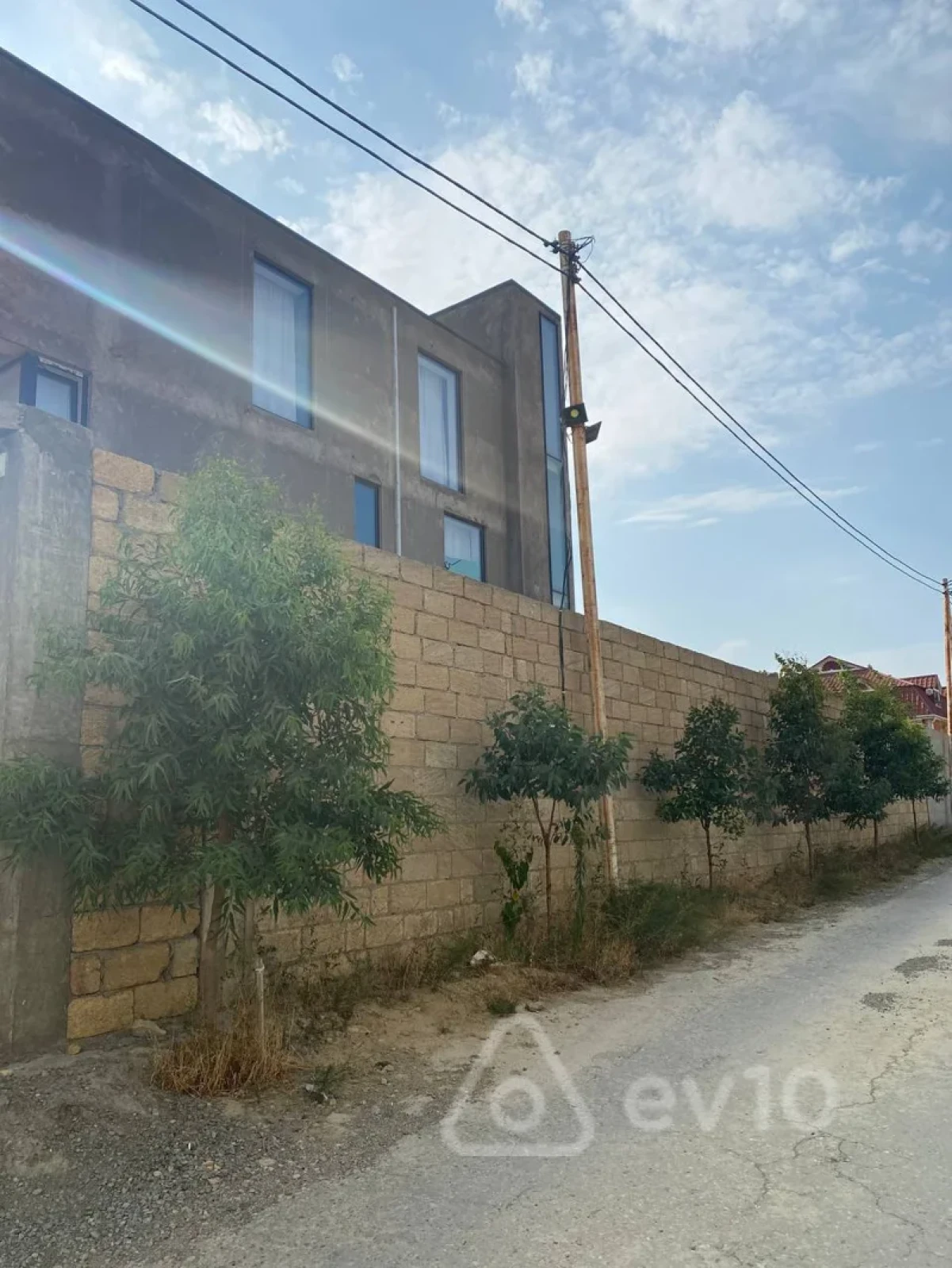 Satılır 7 otaqlı həyət evi 350 m²