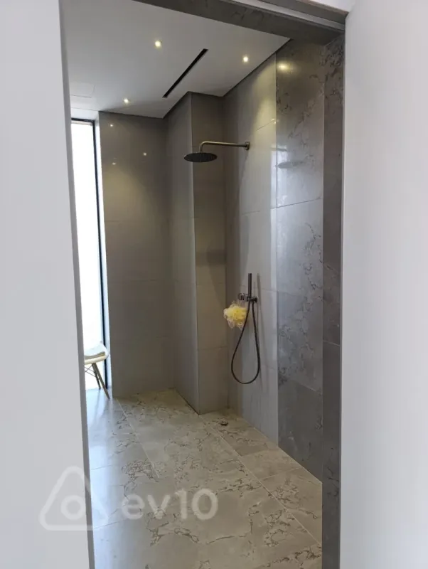 Satılır 7 otaqlı həyət evi 350 m²