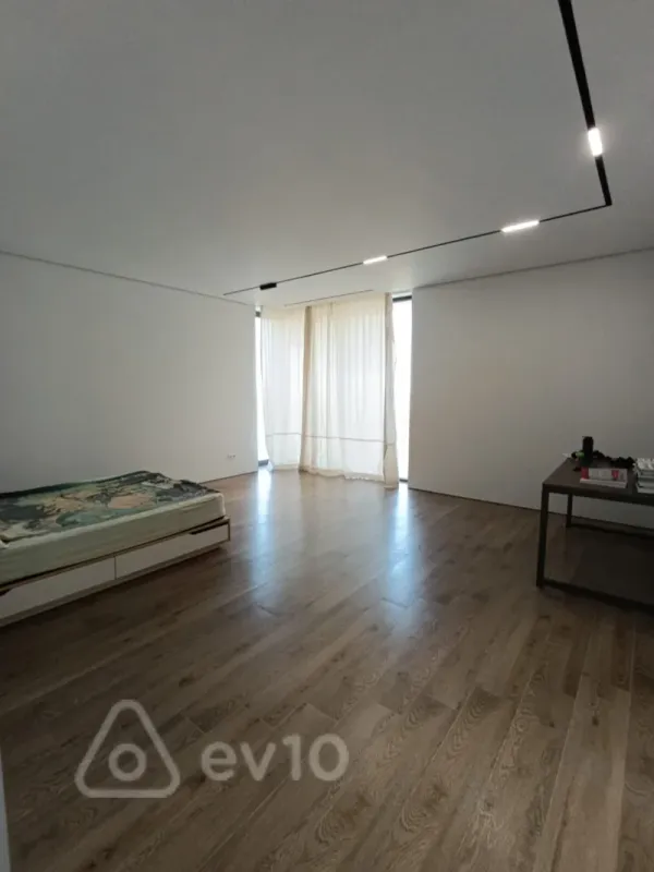 Satılır 7 otaqlı həyət evi 350 m²