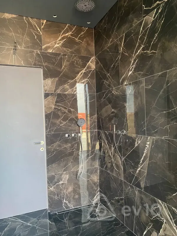 Satılır 7 otaqlı həyət evi 350 m²