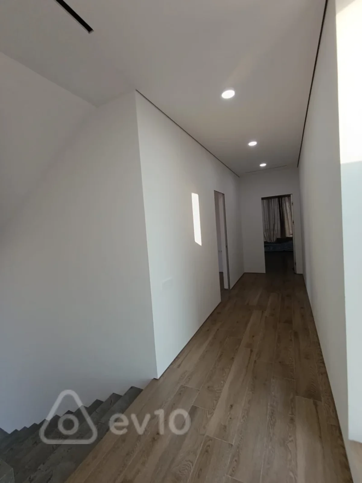 Satılır 7 otaqlı həyət evi 350 m²