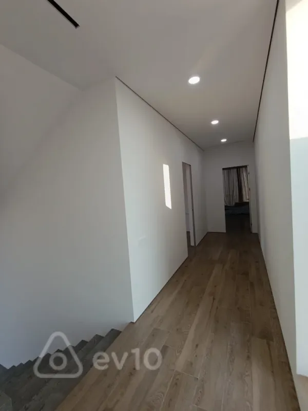Satılır 7 otaqlı həyət evi 350 m²