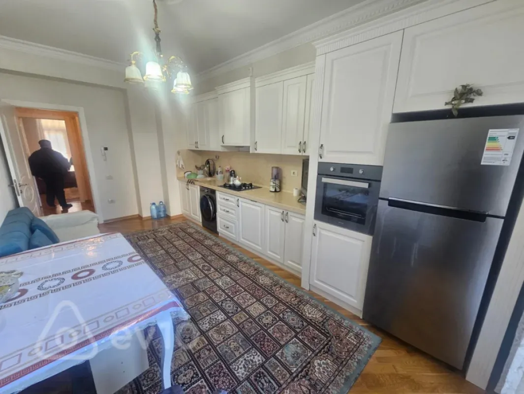 Kirayə verilir 3 otaqlı yeni tikili 117 m²