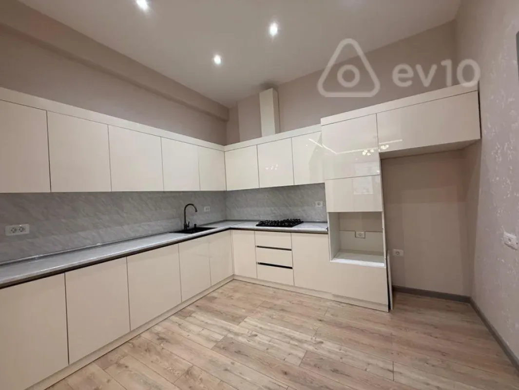 Satılır 2 otaqlı yeni tikili 92 m²