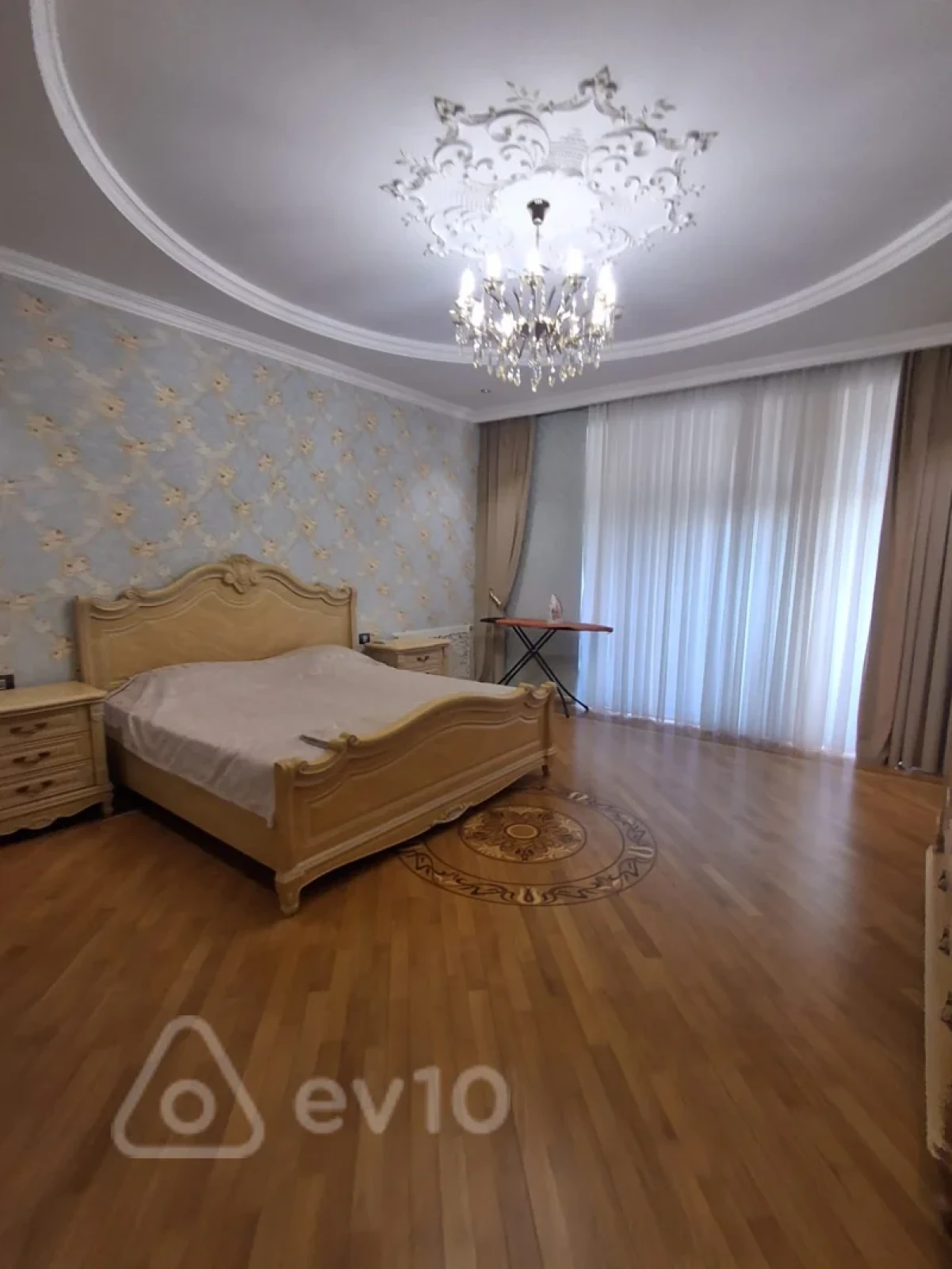 Kirayə verilir 4 otaqlı yeni tikili 220 m²