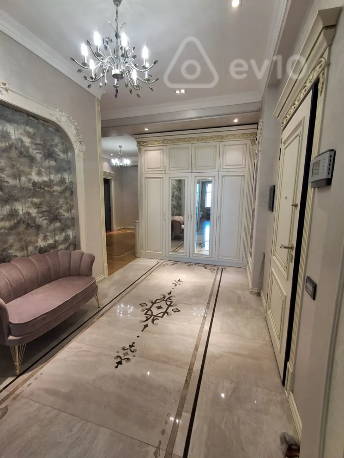 Kirayə verilir 4 otaqlı yeni tikili 220 m²