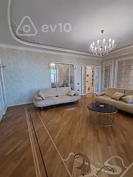 Kirayə verilir 4 otaqlı yeni tikili 220 m²