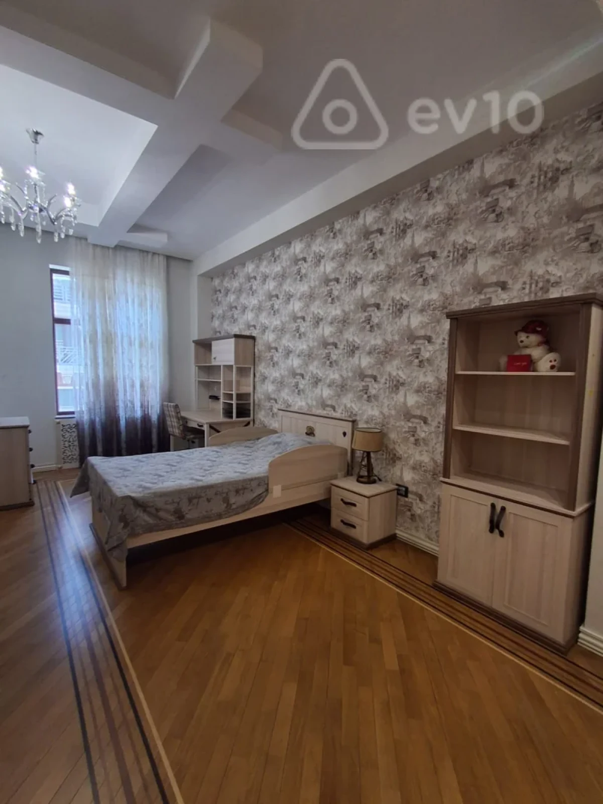 Kirayə verilir 4 otaqlı yeni tikili 220 m²