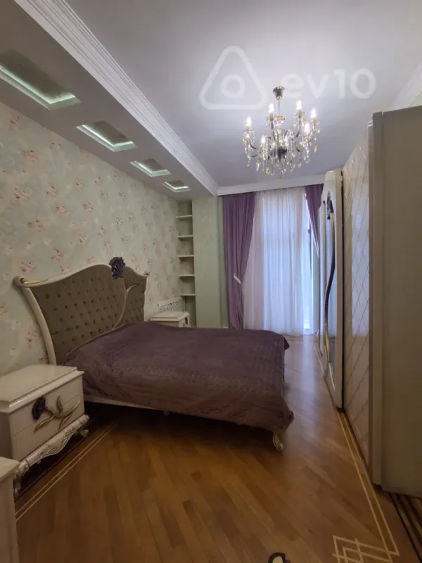 Kirayə verilir 4 otaqlı yeni tikili 220 m²