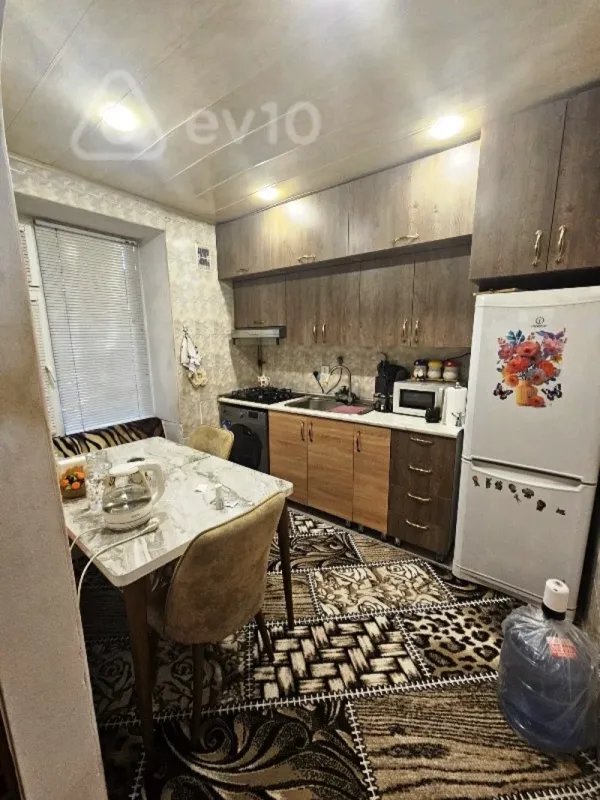 Satılır 3 otaqlı köhnə tikili 80 m²