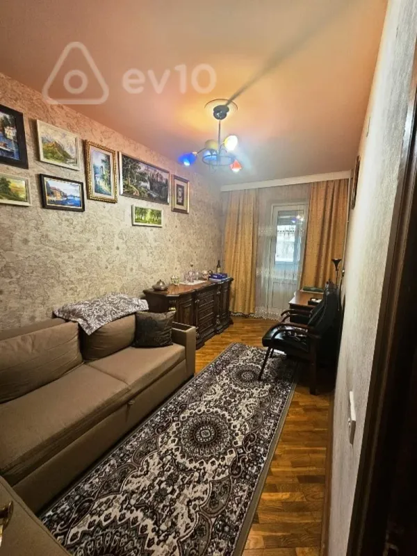 Satılır 3 otaqlı köhnə tikili 80 m²