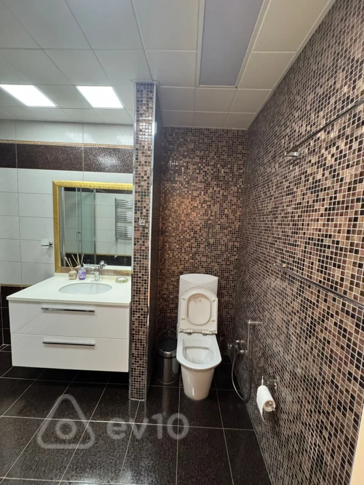 Kirayə verilir 4 otaqlı yeni tikili 180 m²