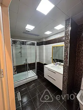 Kirayə verilir 4 otaqlı yeni tikili 180 m²