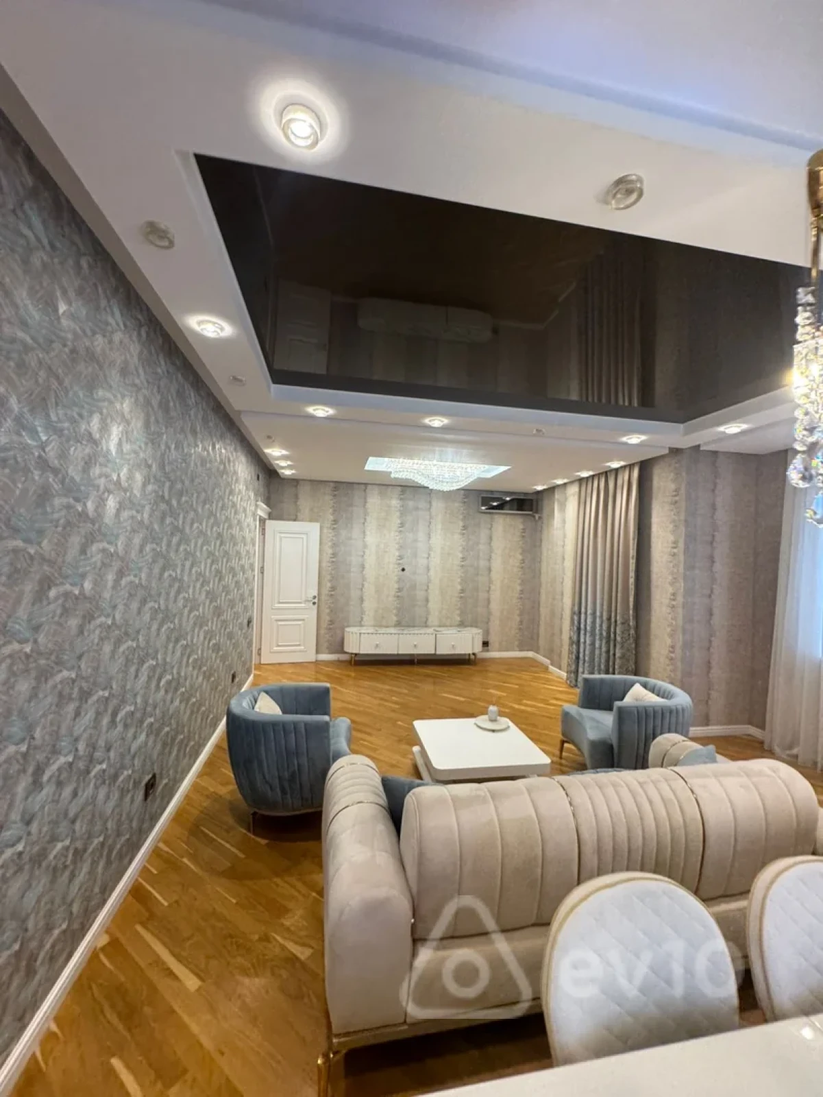 Kirayə verilir 4 otaqlı yeni tikili 180 m²