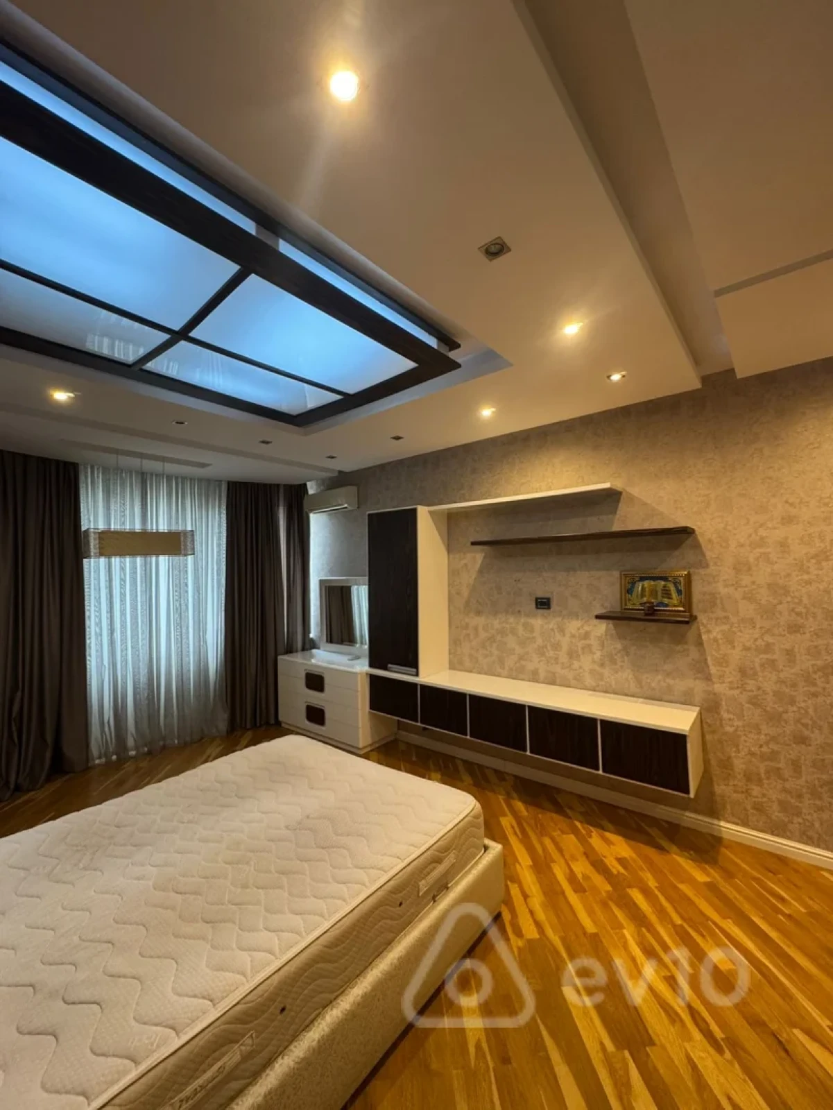 Kirayə verilir 4 otaqlı yeni tikili 180 m²