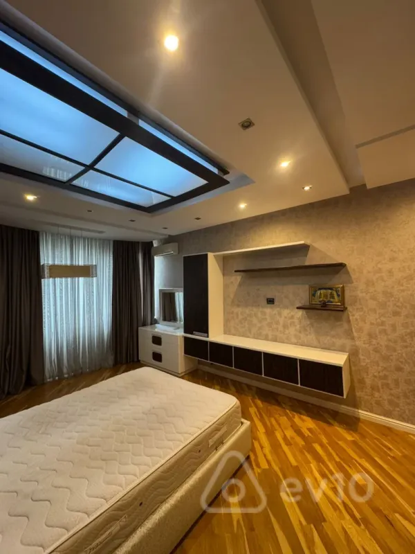 Kirayə verilir 4 otaqlı yeni tikili 180 m²