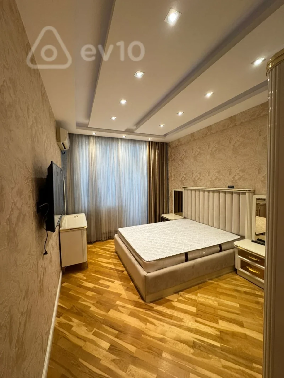 Kirayə verilir 4 otaqlı yeni tikili 180 m²