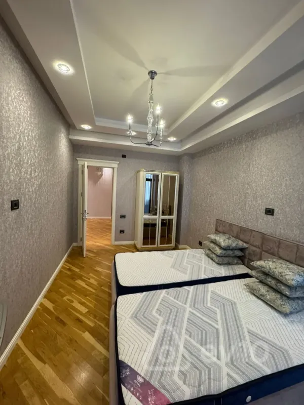 Kirayə verilir 4 otaqlı yeni tikili 180 m²