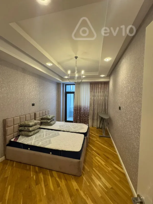 Kirayə verilir 4 otaqlı yeni tikili 180 m²