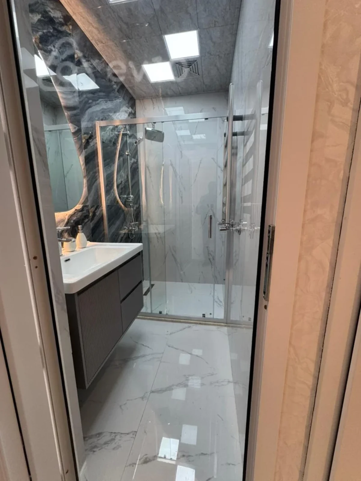 Satılır 2 otaqlı köhnə tikili 65 m²